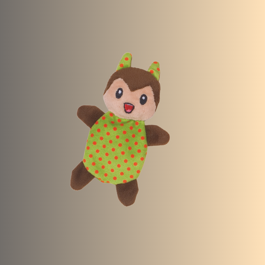 Chat en peluche avec herbe à chat