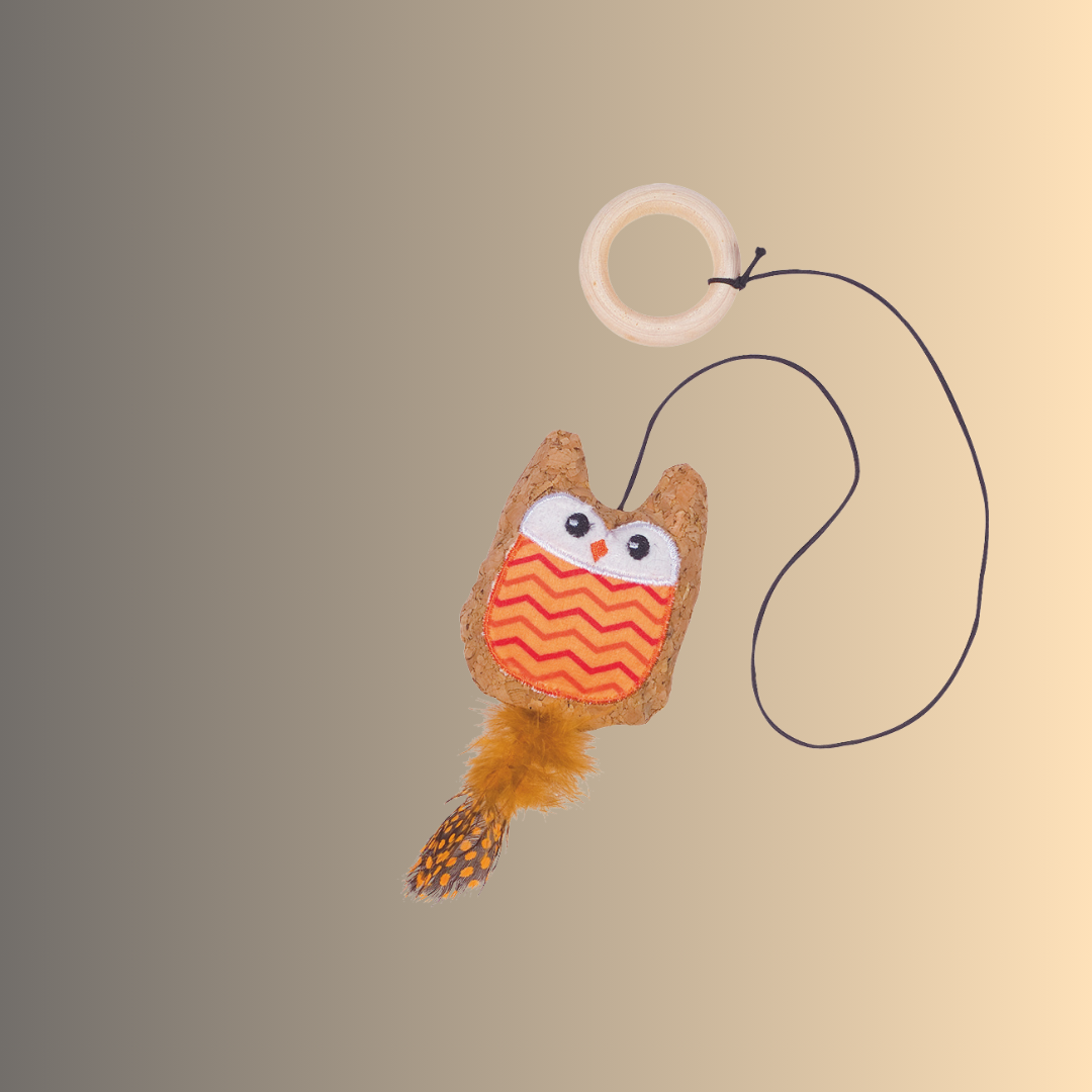 Hibou en liège avec herbe à chat et anneau en bois